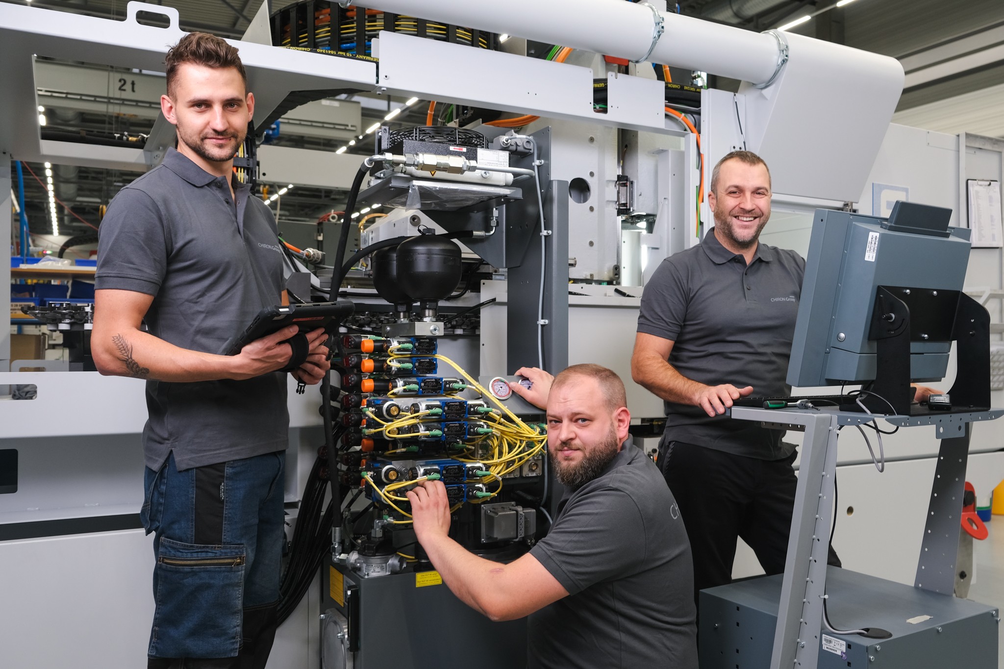 It doesn't matter where CHIRON Group machining centers are built: The assembly – as shown here in Poland – is performed under optimum conditions by qualified experts.