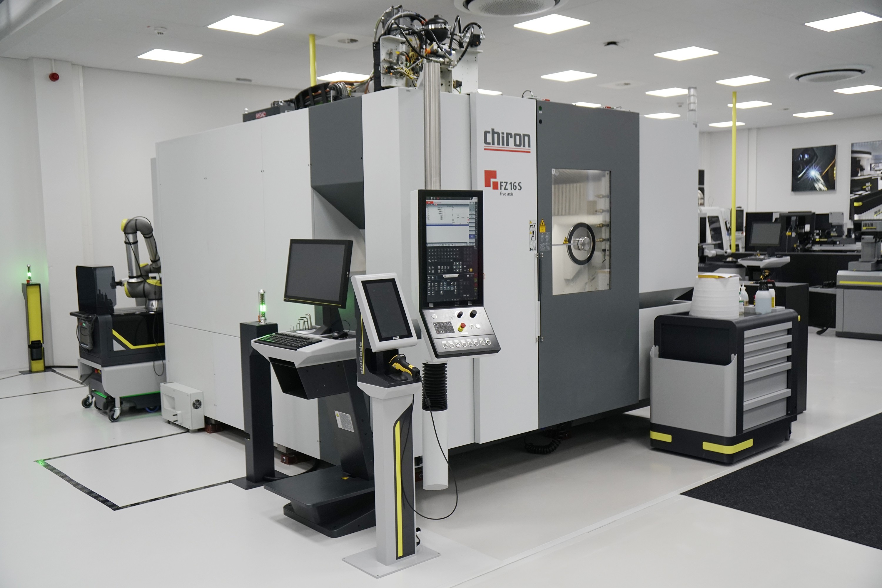 The ZOLLER smart factory in Pleidelsheim, Germany: Automated tool handling is tested and further developed using the CHIRON FZ 16 S five axis.
