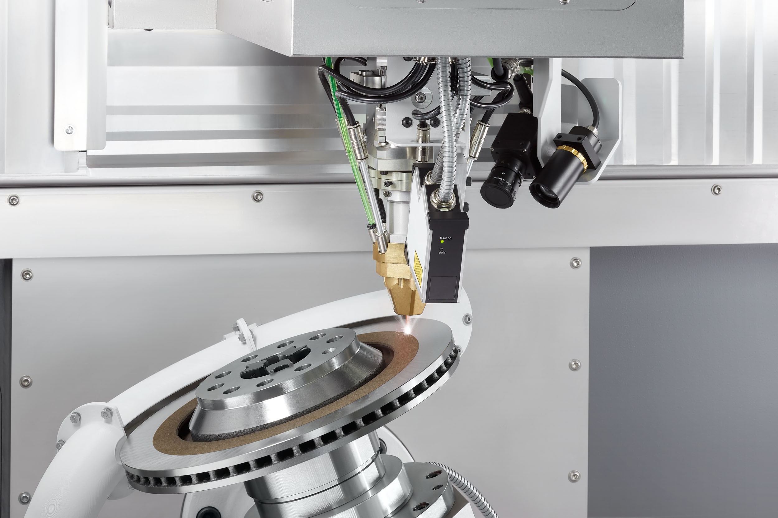 Advantage of the process for a high coating speed – the powder particles already melt in the laser beam.