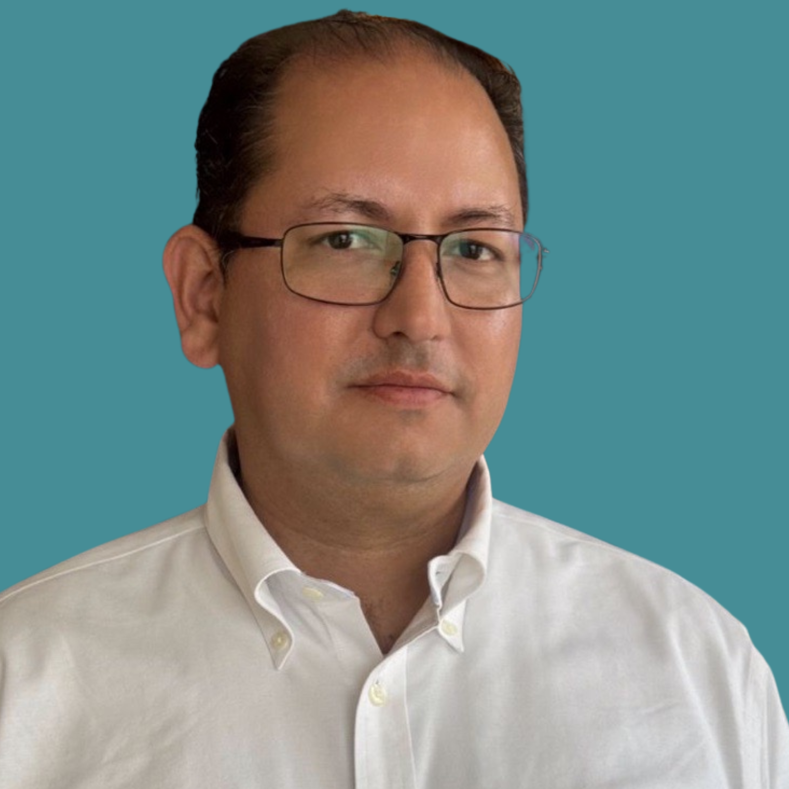 locations–querétaro–mexico–regional-sales-manager-daniel-meneses–customer-relations–corporate-portrait